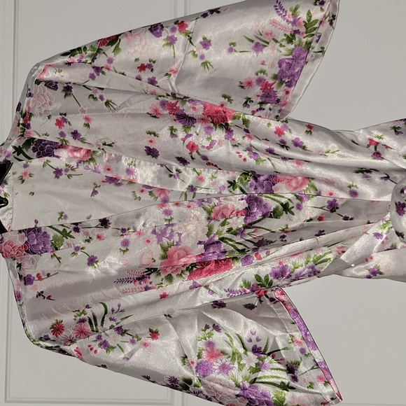 Floral Robe - Picture 2 of 4